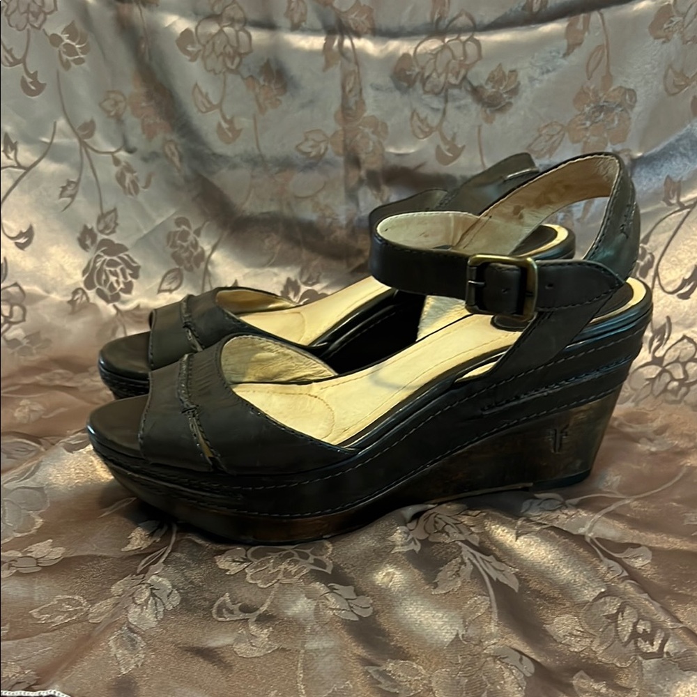 Frye very dark chocolate brown Sandals Sleek and Stylish 8.5